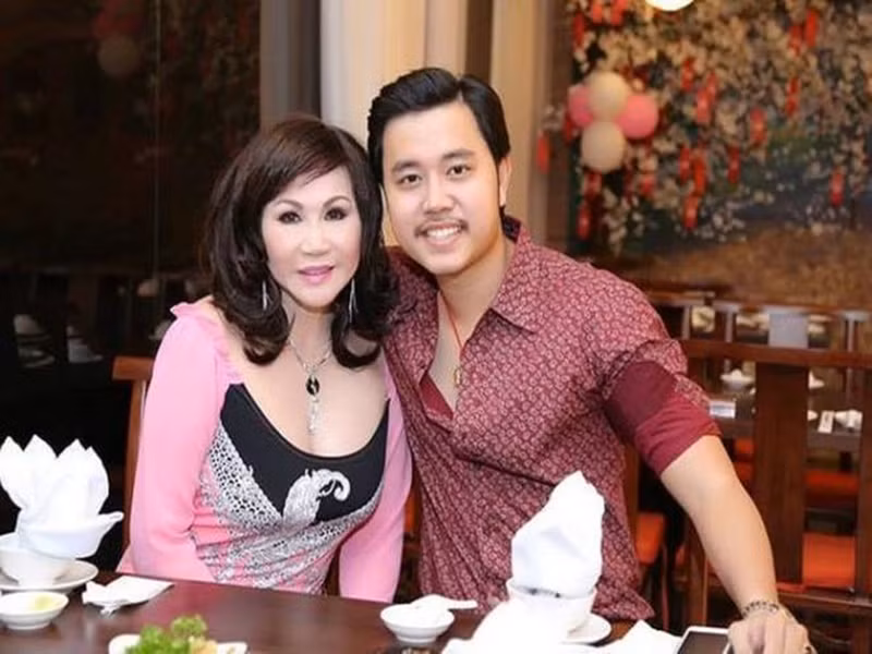 Mối tình rình rang giữa Vũ Hoàng Việt và Yvonne Thúy Hoàng kết thúc sau 5 năm bởi nữ đại gia mong muốn bạn trai có một gia đình thực sự, kết hôn với người trẻ tuổi và sinh con đẻ cái. Ảnh: Yan