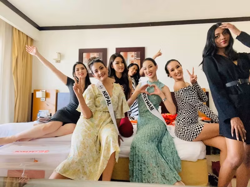 Ái Nhi ghi điểm nhờ vẻ rạng rỡ cùng sự thân thiện. Ảnh: FB Ái Nhi
