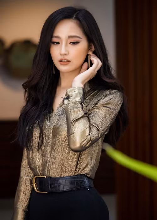 Hiện tại, còn một chiếc ghế trống cho vị trí giám khảo. Ban tổ chức sẽ bật mí trong thời gian tới.