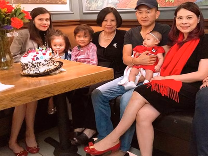 “Má quan tâm từng người trong gia đình mình, thương từng đứa cháu của mình, lần nào gặp má cũng có quà cho các cháu”, Thanh Thảo hạnh phúc viết.