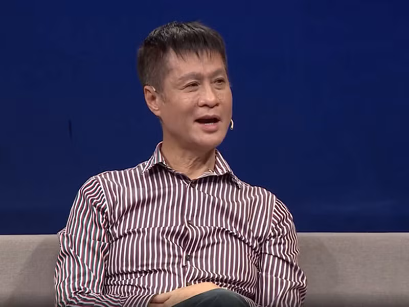 Mới đây, đạo diễn Lê Hoàng trở thành tâm điểm của dư luận bởi phát ngôn "phụ nữ làm nail hoặc buôn bán online thì học vấn không cao". Ảnh: Người lao động