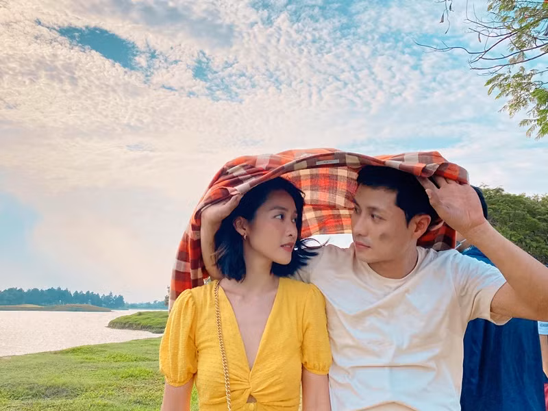 Nữ diễn viên còn bày tỏ: “Lần đầu Bắc tiến, chắc chắn vẫn còn rất nhiều thiếu sót, mong mọi người hãy nhẹ nhàng với Ngân nhé”. Ảnh: FB Khả Ngân