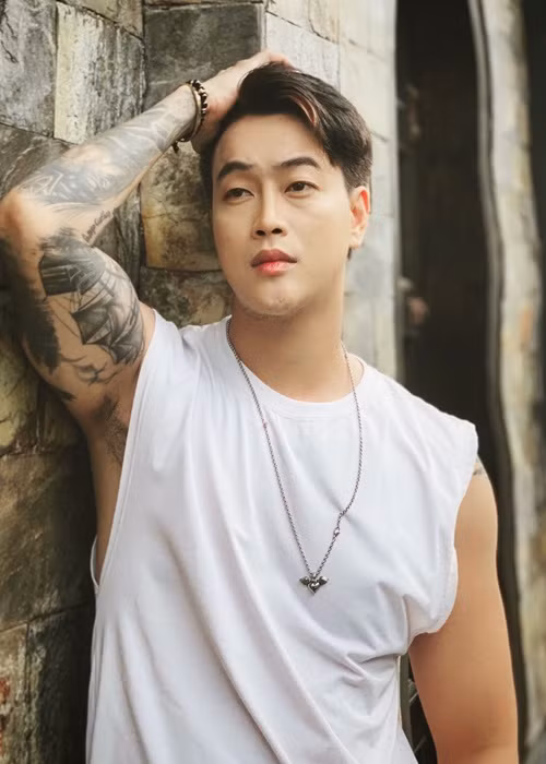 Nhờ tập gym, TiTi sở hữu hình thể săn chắc. Ảnh: FB TiTi