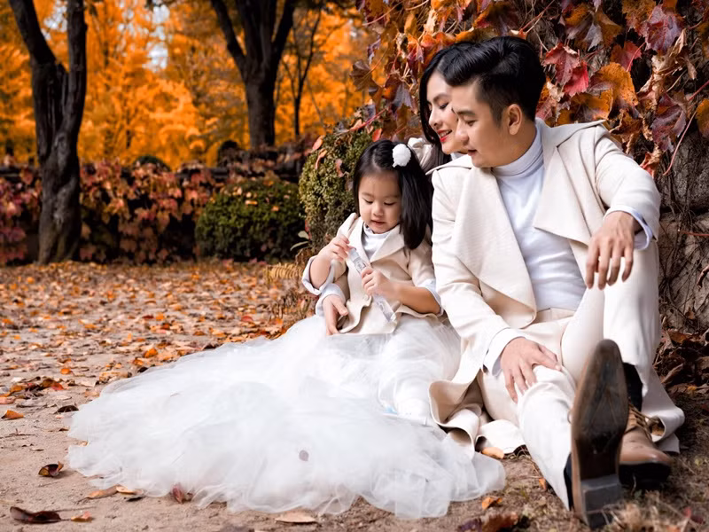 Sau khi kết hôn, nữ diễn viên phim “Thiên mệnh anh hùng” hạn chế tham gia hoạt động nghệ thuật để tập trung chăm lo cho tổ ấm nhỏ của mình cũng như công việc kinh doanh. Ảnh: FB Lê Quân