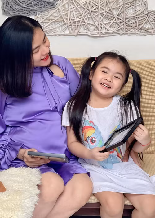 Nữ diễn viên đang mang bầu hơn 7 tháng. Ảnh: FB Vân Trang