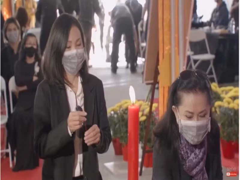 Nghệ sĩ Hồng Đào kể lại cô và Phi Nhung thường bay show lưu diễn khắp nơi. Khi nghe tin Phi Nhung qua đời, Hồng Đào bất ngờ và thương tiếc. Ảnh: Đất Việt