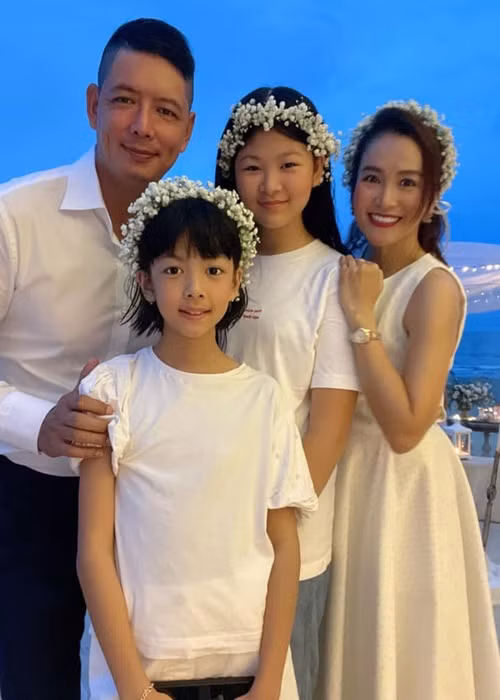 Bình Minh cũng lấy vợ hơn tuổi. Bà xã của anh là doanh nhân Anh Thơ. Cô hơn Bình Minh 4 tuổi. Đám cưới của Bình Minh diễn ra vào năm 2008. Ảnh: FB Bình Minh