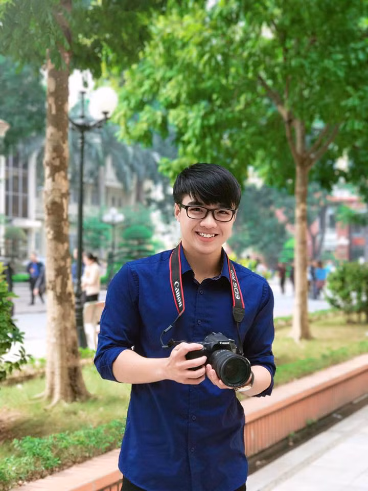 Ngoài việc sở hữu hàng loạt clip hài hước và đanh đá, Tun Phạm còn chiếm cảm tình của mọi người nhờ mặt sáng sủa, nụ cười tươi rói.