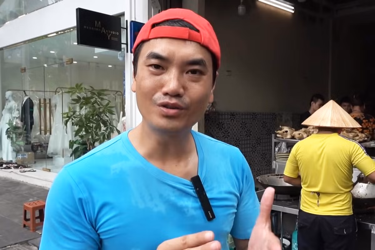 Có quá nhiều những "giai thoại' về những phát ngôn sai lệch của Youtuber này được dân mạng đào lại như gọi cọng hành là "rau cần", Tết hàn thực thì bảo Tết phồn thực, nước chấm ốc lại gọi thành nước dùng,...
