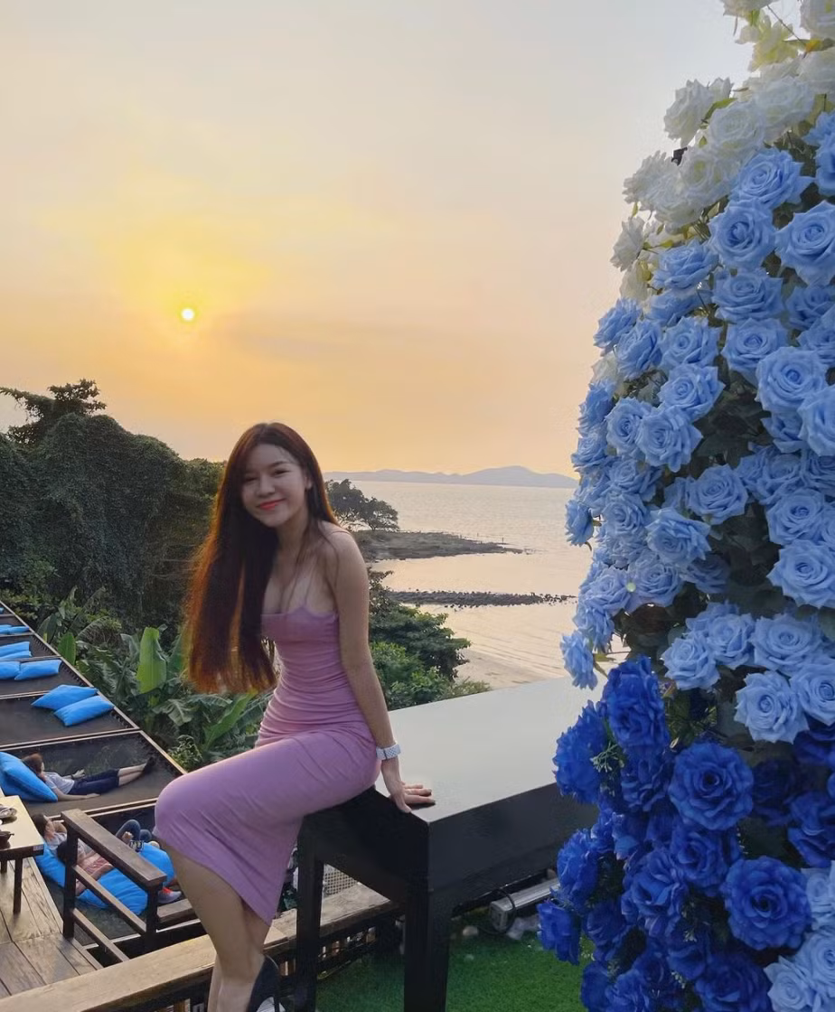 Trên trang cá nhân, bạn gái Văn Lâm thường xuyên chia sẻ tips giảm cân và các bài luyện tập để có được cơ thể đồng hồ cát.