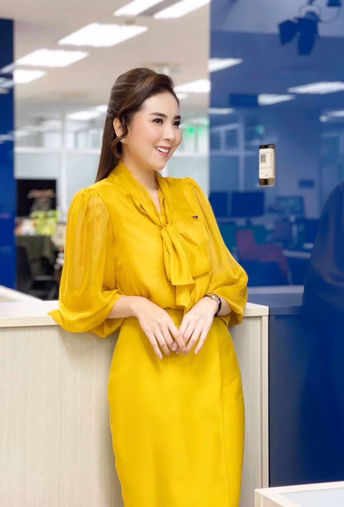 Trên sóng VTV thì chững chạc, nhưng đôi lúc nữ MC VTV cũng khiến khán giả mê mẩn khi "tham chiến" đường đua bikini chào hè.