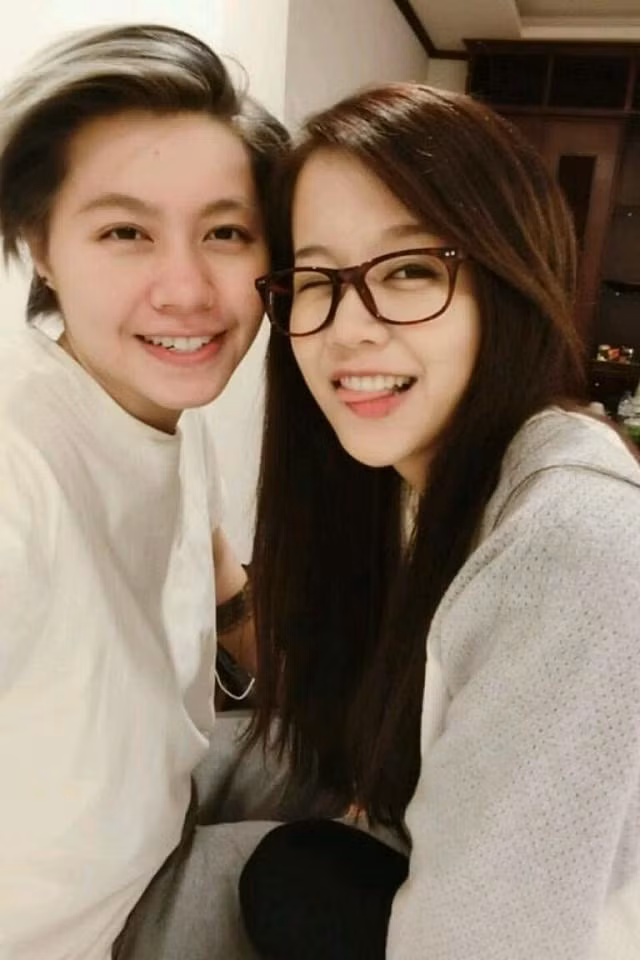 Alex Nguyễn là người tình tin đồn đồng giới của An Nguy được công chúng đặc biệt quan tâm khi cả hai thường xuyên có những khoảnh khắc thân mật, luôn đồng hành cùng nhau.
