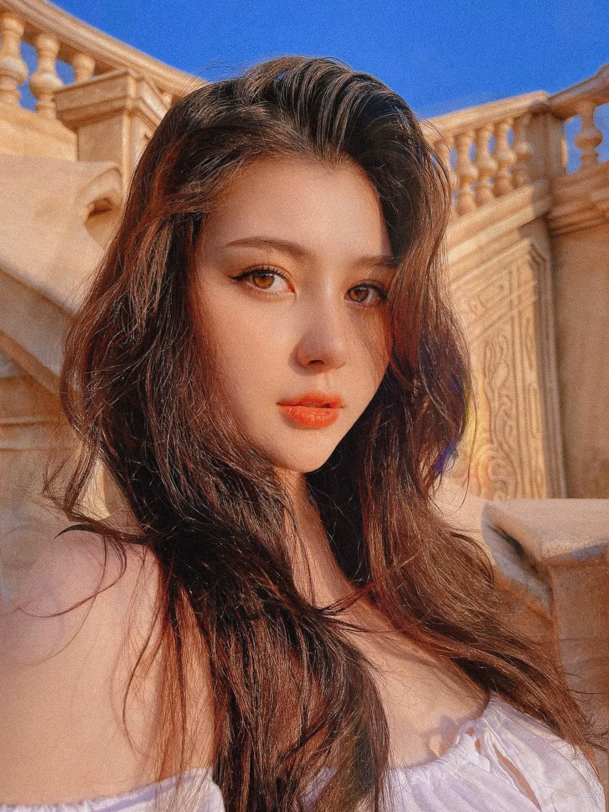 Trên mạng xã hội Instagram, Sunna là một trong những hot girl sở hữu gương mặt nổi bật, thu hút sự quan tâm của giới trẻ.