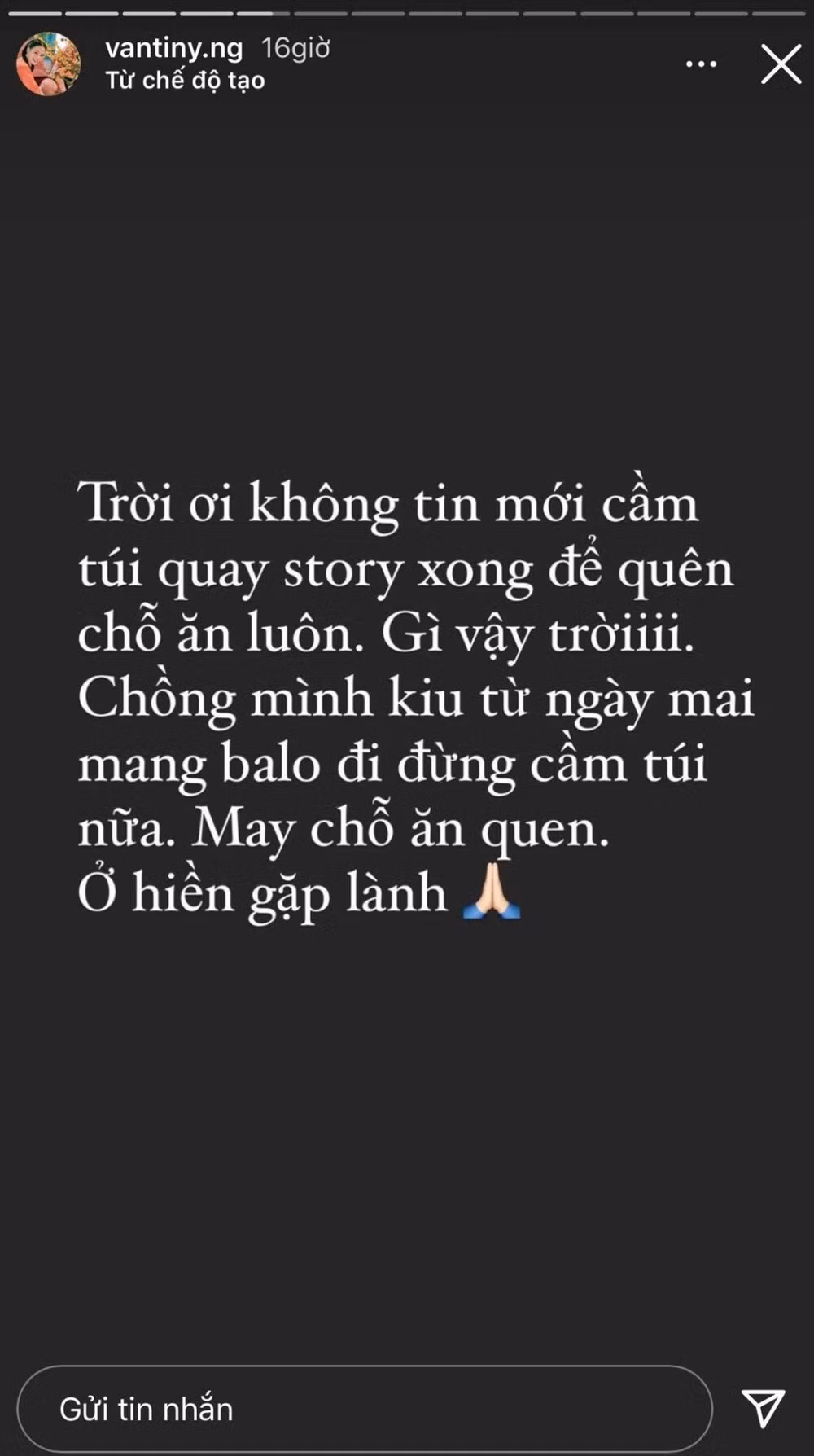 Với độ giàu có và chịu chi của mình, chắc hẳn chiếc túi này cũng mắc ngang ngửa chiếc túi cô mua lần 1.