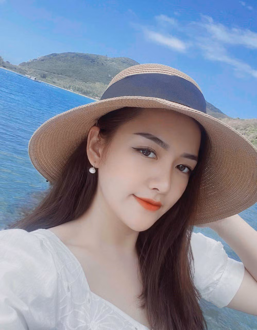 Hình ảnh đời thường xinh đẹp của cô dâu đeo đầy vàng ngày cưới cũng "đốn tim" dân mạng.