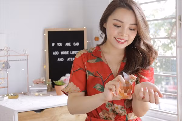 Cụ thể, dưới một bài đăng nói về việc KOLs làm quảng cáo của blogger Trinh Phạm, có antifan đã để lại bình luận khá gay gắt: "Trinh Phạm! Beauty blogger em ghét nhất Việt Nam. Hồi còn ở bên Mỹ còn cute đáng yêu, về Việt Nam hầu hết các bài đều PR".