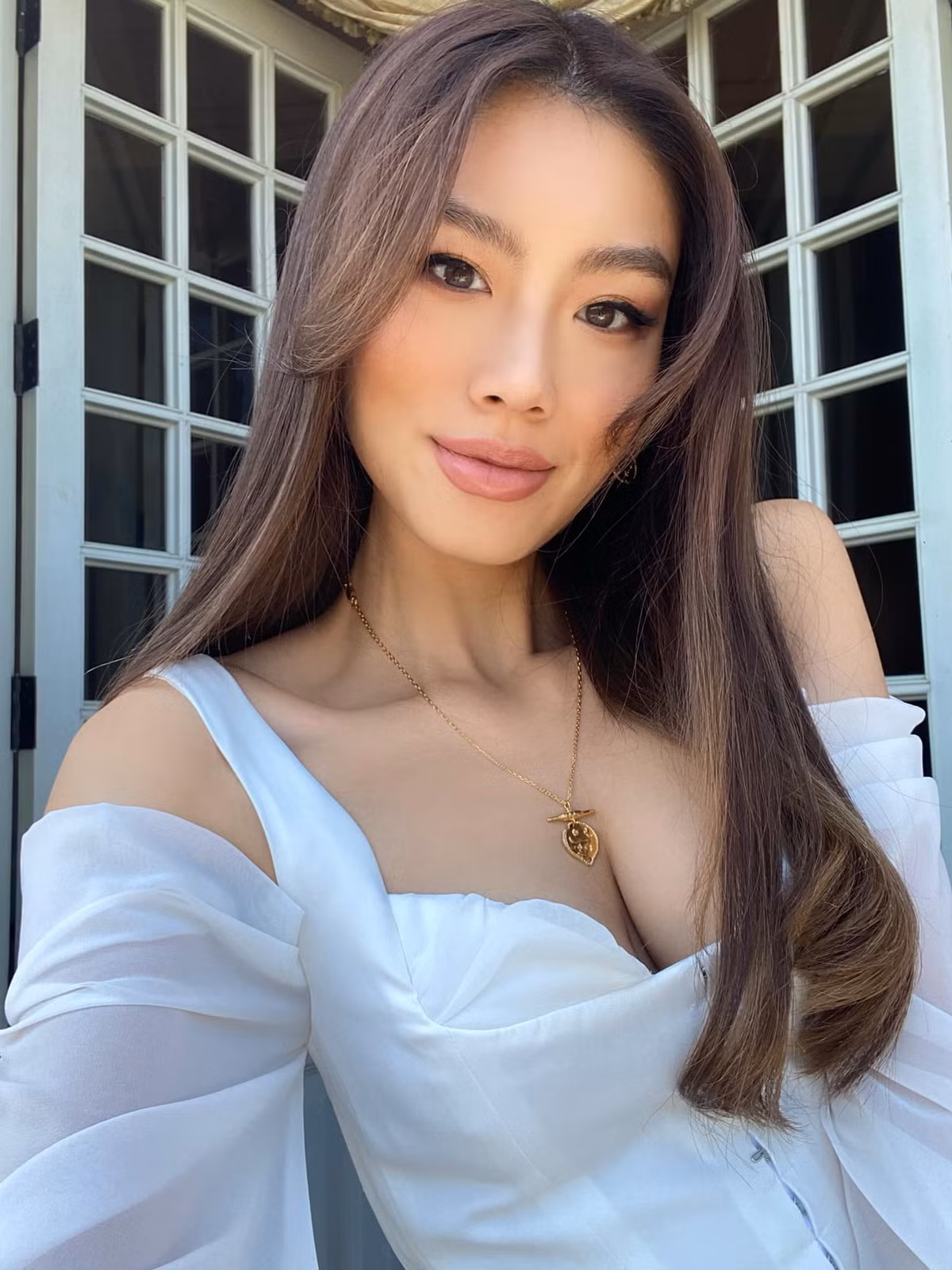 Dù không hoạt động nhiều trong ngành nghệ thuật nhưng Instagram của cô nàng thu hút hàng trăm nghìn lượt theo dõi.