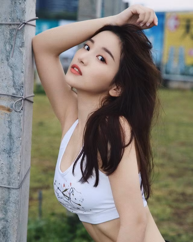 Tsai Jui-hsueh (sinh năm 1996, Đài Bắc) là hot girl nổi tiếng trên mạng xã hội Đài Loan (Trung Quốc) bởi ngoại hình xinh xắn, nét đẹp ngọt ngào.