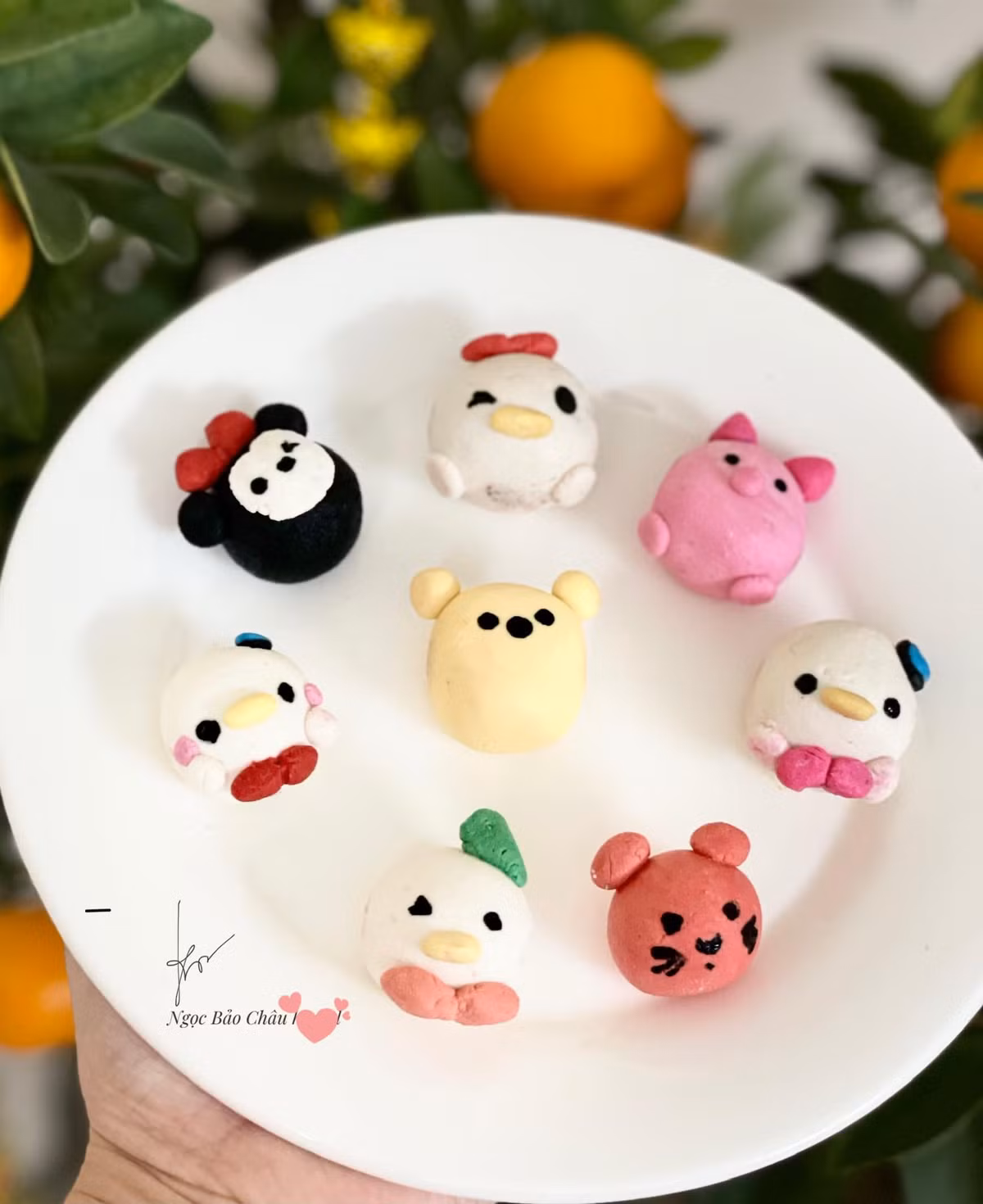 Làm bánh kiểu này hơi mất thời gian, tuy nhiên cả gia đình ai cũng đều thích thú. Ảnh: Kim Ngoc Dang