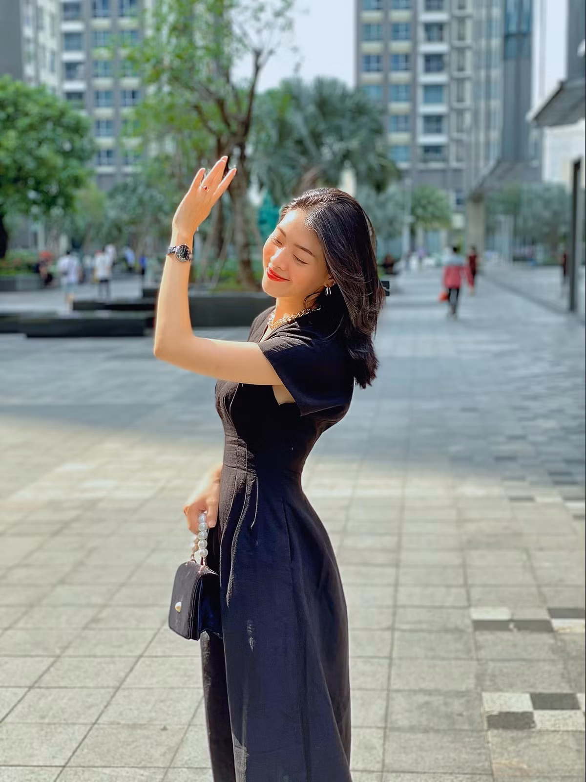 Cận cảnh nhan sắc của "nàng thơ" trong MV mới, người hâm mộ dành lời khen ngợi cho cô gái và hy vọng Hy An sẽ thành công hơn nữa trong tương lai. Ảnh: Tổng hợp