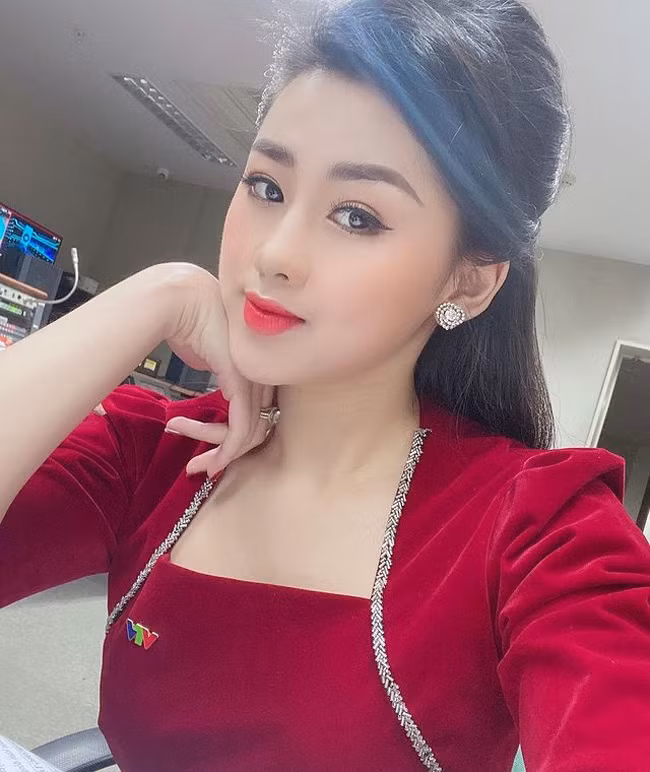 Đinh Ngọc Mai hiện là nữ MC dẫn các bản tin thể thao của Đài truyền hình Việt Nam (VTV). Cô dẫn các bản tin thể thao ngắn trên kênh VTV4, VTV5, VTV8.