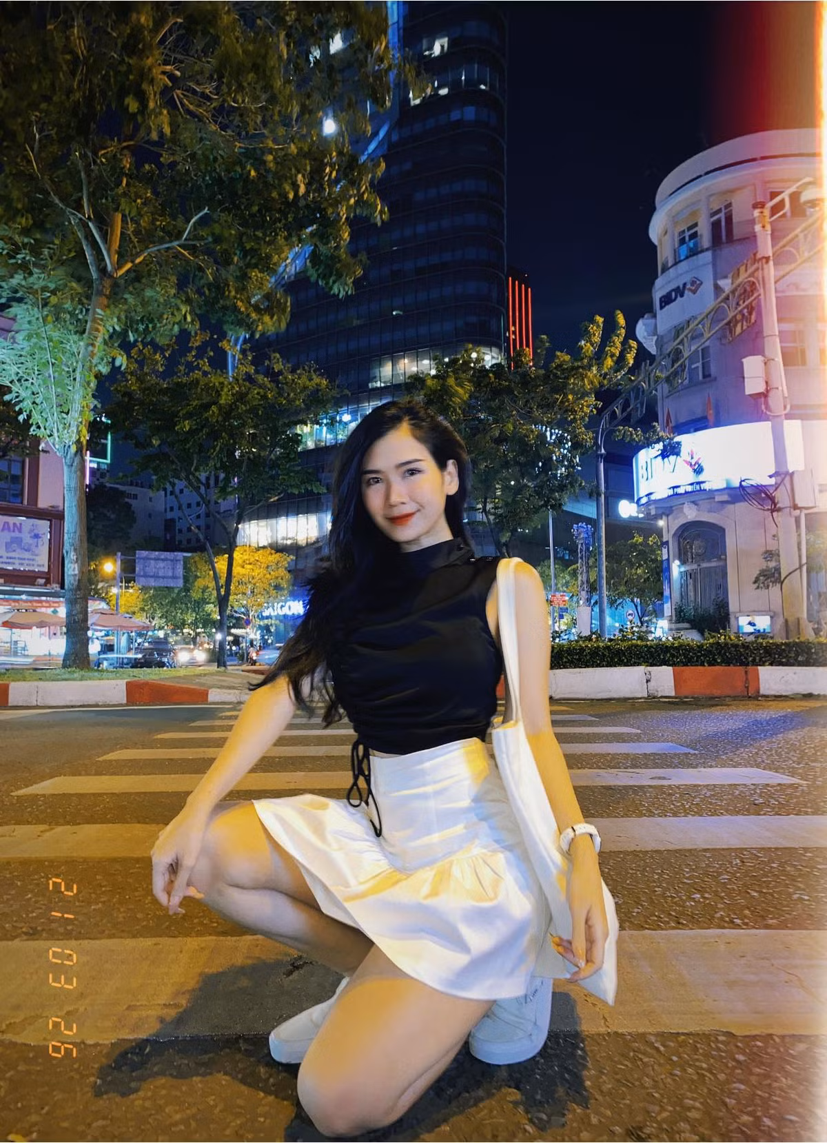 Là một trong những hot girl Sài thành nổi đình nổi đám từ năm 2010, Chù Disturbia thu hút không chỉ nhờ vào việc sở hữu nhan sắc vô cùng xinh đẹp mà còn có body nóng bỏng.