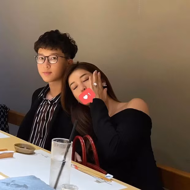 Với những ai là fan trung thành của Á hậu Huyền My hẳn sẽ biết cô có một cậu em trai vô cùng thân thiết tên là Nguyễn Việt Anh, nick name là Be, sinh năm 2003.