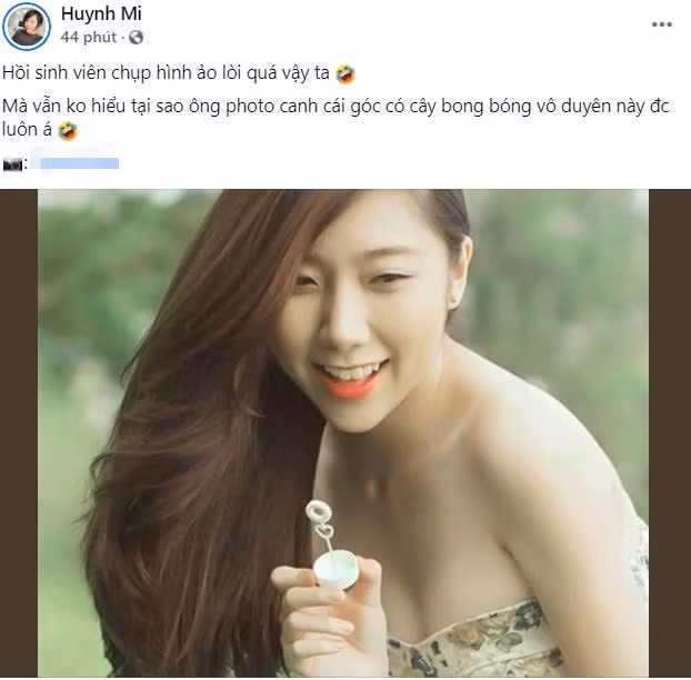Mới đây, Huỳnh Mi hào hứng chia sẻ hình ảnh bản thân thời còn là sinh viên lên trang cá nhân. Nhan sắc em gái Trấn Thành ngày ấy có thể nói chẳng thua kém hot girl nào.