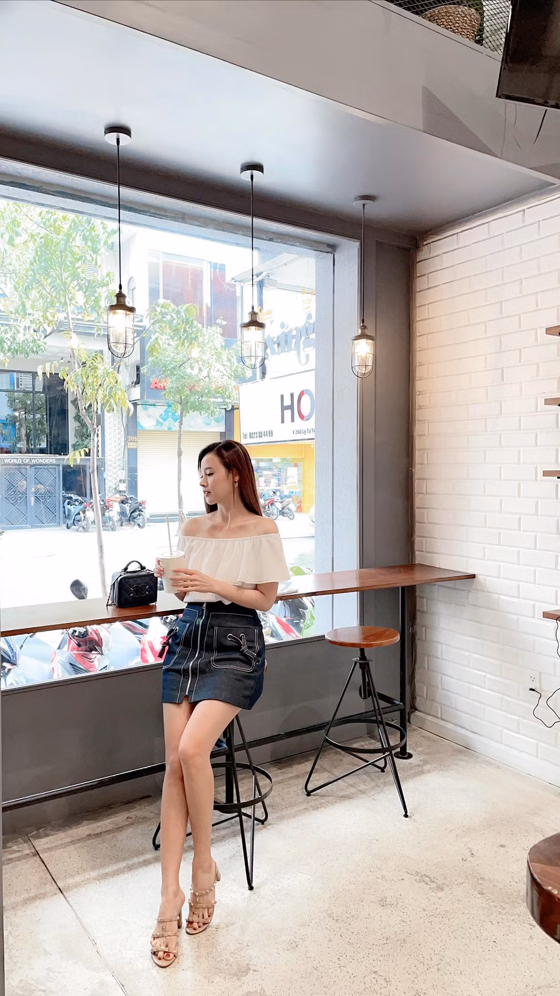 Dù đã bước qua tuổi 30, cựu hot girl Sài thành vẫn luôn trẻ trung, đầy sức sống.