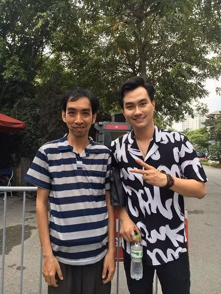 "Thánh tham dự sự kiện" này nhanh chóng nhận được nhiều lượt quan tâm, được biết trung bình một tháng anh có mặt ở 5-6 sự kiện khắp Hà Nội.