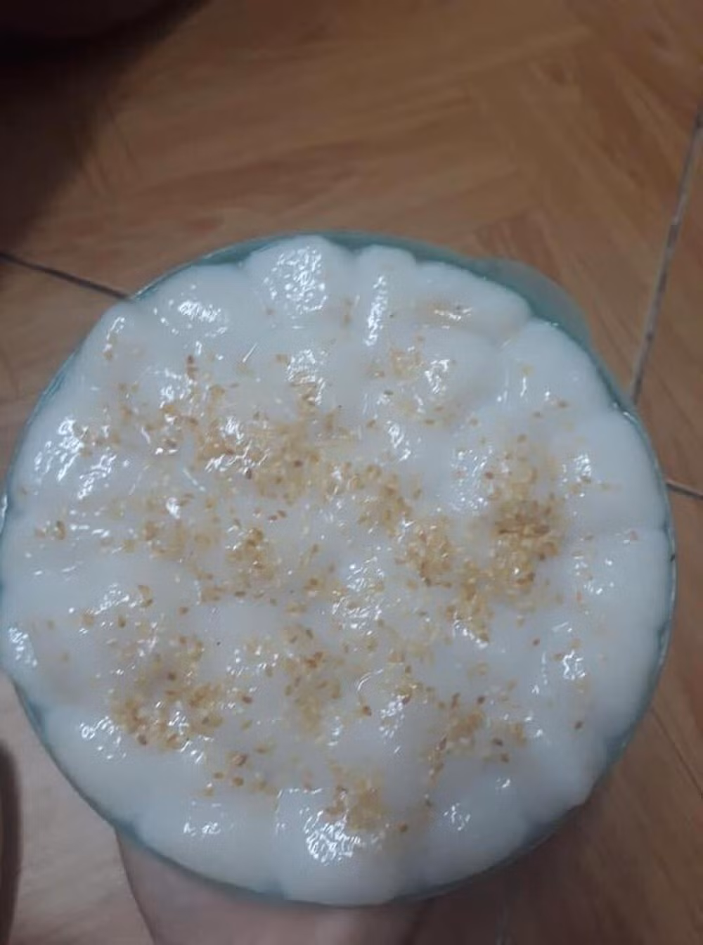 Loại bánh tròn trịa, tưởng chừng rất đơn giản ấy lại khiến nhiều chị em một phen “dở khóc dở cười” bởi vì thành phẩm thực tế “không như là mơ”.