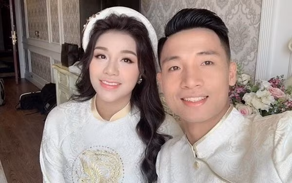 Tuy nhiên, cũng có một vài ý kiến trái chiều cho rằng, kiểu tóc buông dài của Khánh Linh không phù hợp. Dù vậy nhan sắc xinh đẹp dường như đã "cứu" nàng hot girl này khỏi tầm ngắm của người hâm mộ.