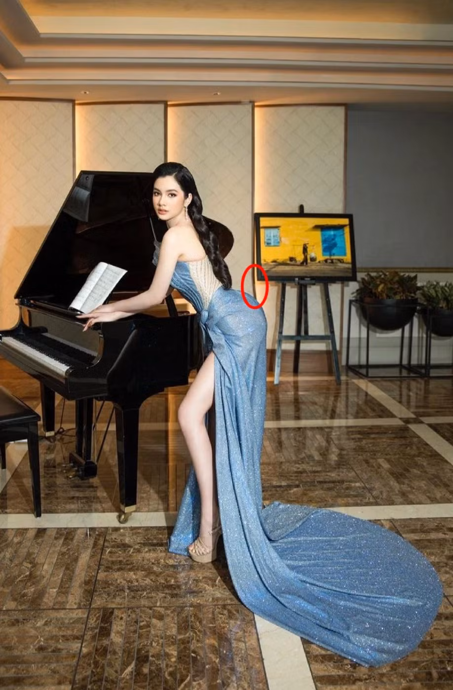 Trước đó Cẩm Đan cũng từng nhiều lần bị soi chuyện photoshop để kéo chỗ này, bớt chỗ kia đến làm méo mó đồ vật xung quanh.