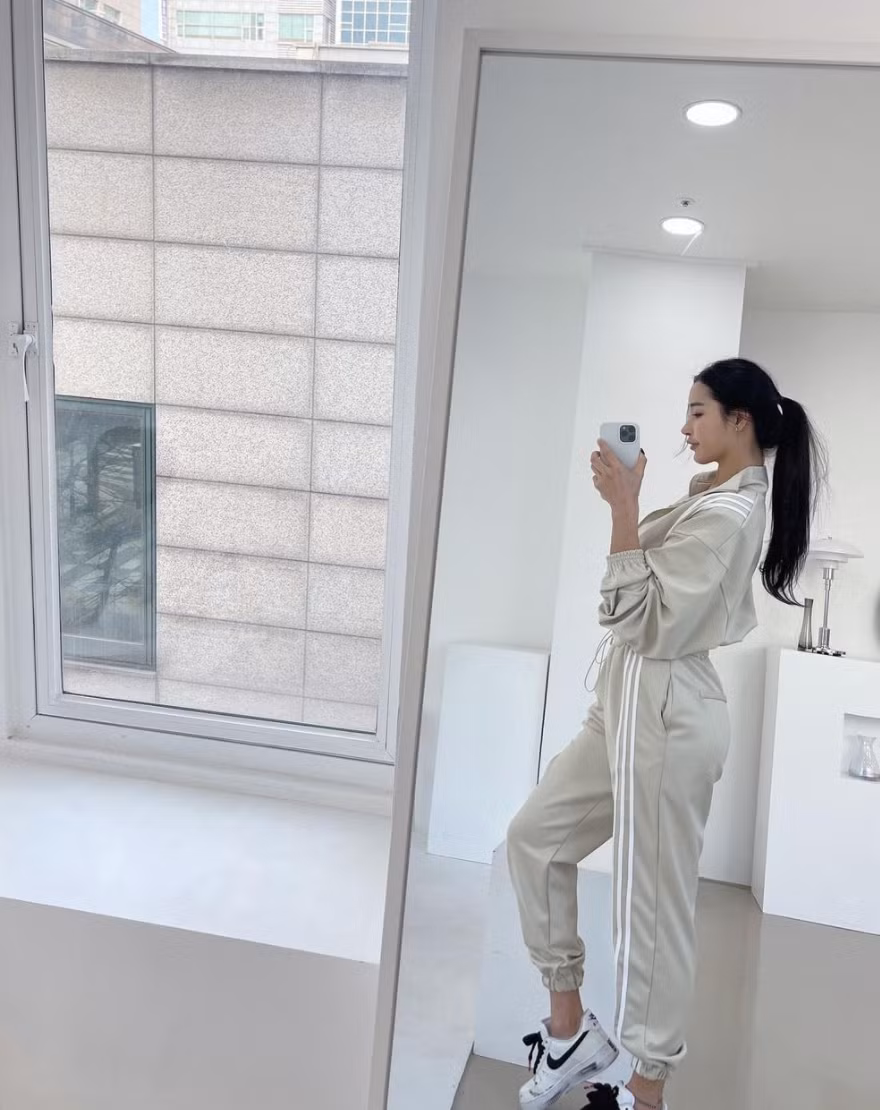 Sở hữu thân hình cơ bắp nhưng vẫn cực kỳ quyến rũ, Song A Reum được mệnh danh là "hot girl thể hình" gợi cảm bậc nhất xứ Hàn.