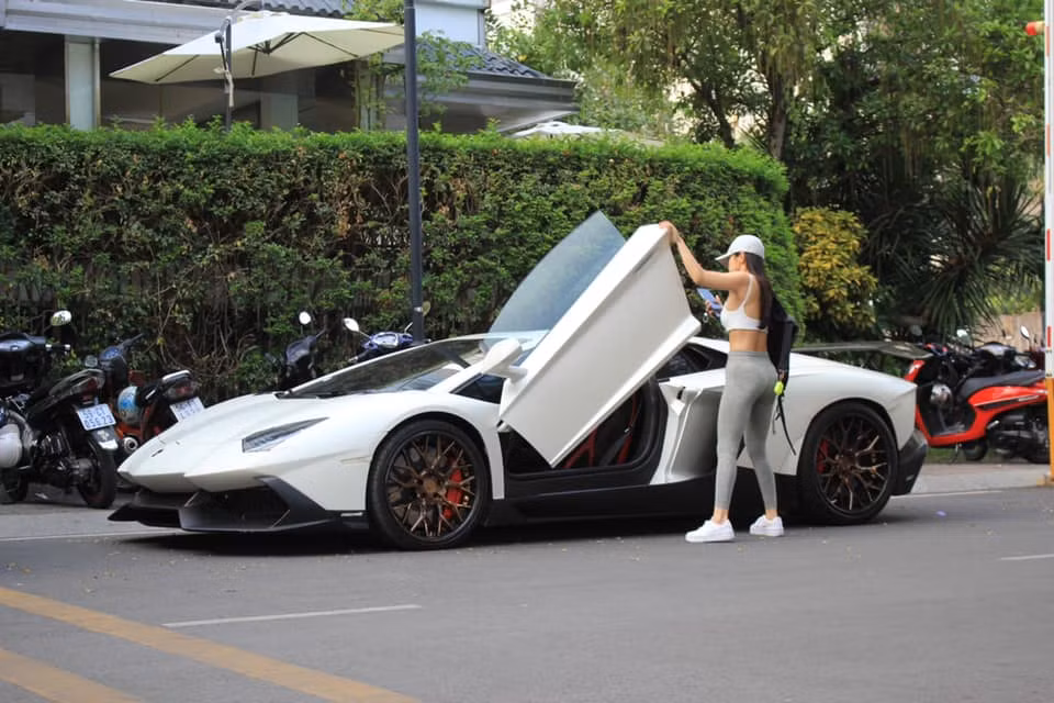 Chẳng những giàu có, Jessie Lương còn được mệnh danh là "rich kid gợi cảm nhất Việt Nam" với ngoại hình xinh đẹp, vóc dáng mảnh mai nhưng thon gọn, cơ thể săn chắc, vòng eo chỉ 56cm.