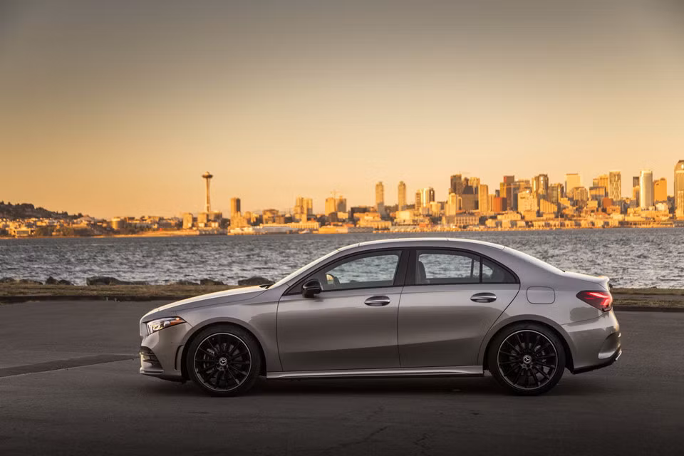 Mercedes-Benz A-Class Sedan 2019 gia tu 32.500 USD tai My-Hinh-2