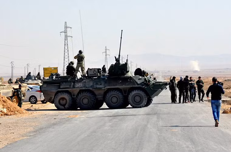 Ngoài T-62M, Quân đội Syria còn triển khai cả các xe thiết giáp chở quân hiện đại BTR-82A với module tháp pháo tự động 30mm 2A72 có sức hủy diệt lớn. Nguồn ảnh: Fars