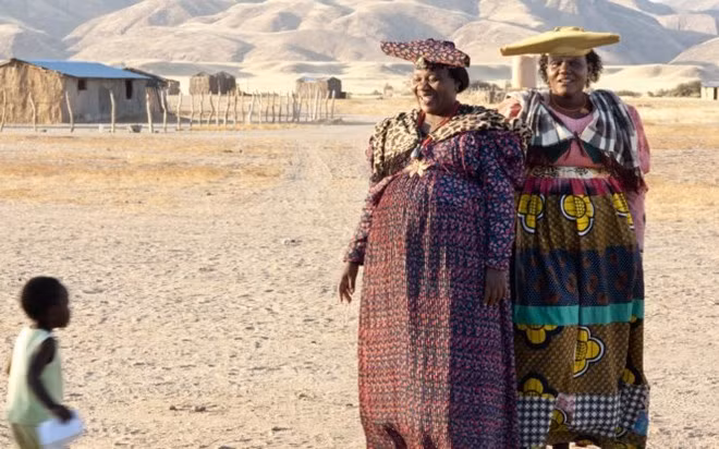 Trang phục truyền thống của người Herero, Namibia.