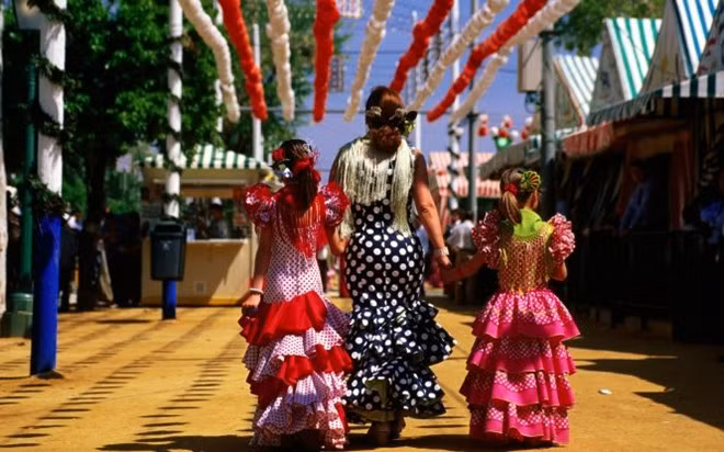 Trang phục truyền thống váy Flamenco của Tây Ban Nha.