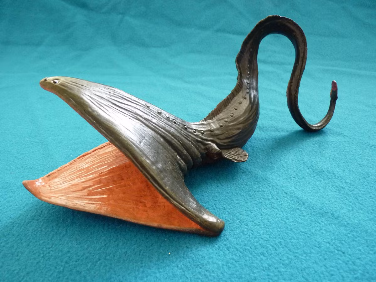 Lươn biển Gulper: Đây một loài động vật nguy hiểm dưới đáy đại dương với chiếc miệng khổng lồ và chiếc đuôi thon dài. Hàm răng sắc nhọn và có dạng hình túi này sẵn sàng tấn công và nuốt chửng con mồi.