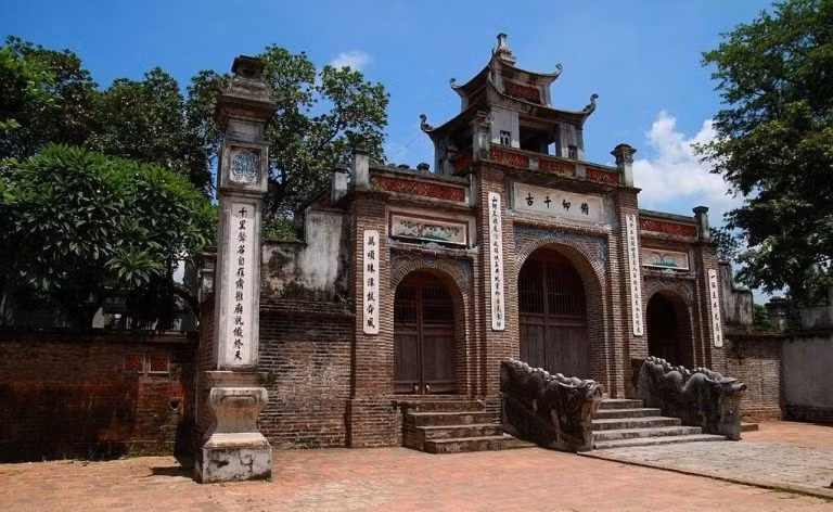 Mặt ngoài lũy, dốc thẳng đứng, mặt trong thoải để địch đánh vào khó, ta trong đánh ra dễ. Lũy cao trung bình từ 4-5 m, có chỗ 8-12 m. Chân lũy rộng 20-30 m, mặt lũy rộng 6-12 m. Khối lượng đất đào đắp ước tính 2,2 triệu mét khối.