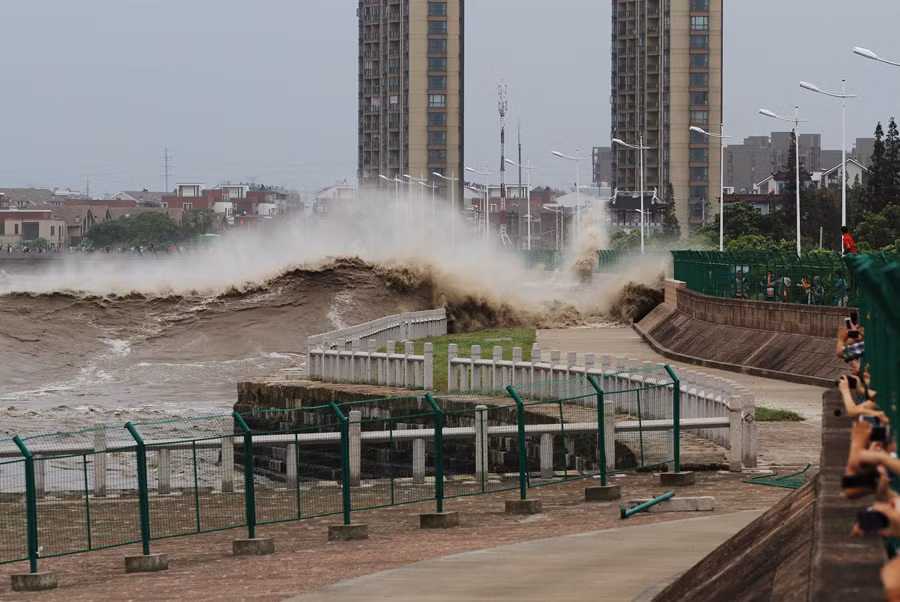 Nhất là vào dịp tháng 8 âm lịch hàng năm khi mà lượng nước đổ về từ thượng nguồn nhiều nhất trong năm.