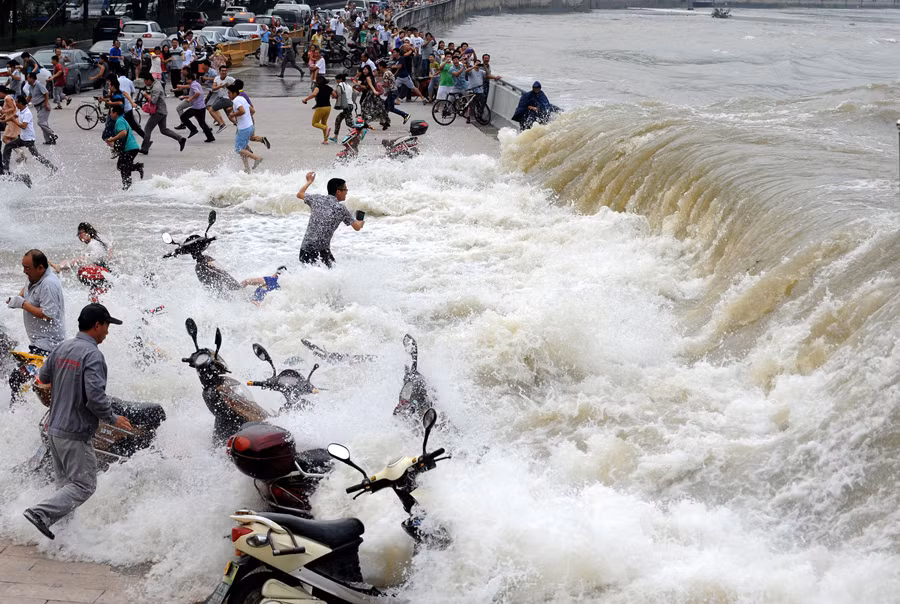 Chưa có thống kê về số lượng người tử vong và bị thương do ngắm sông Tiền Đường nhưng với sức mạnh khổng lồ của những con sóng này chắc hẳn trong quá khứ từng có người bị thương.
