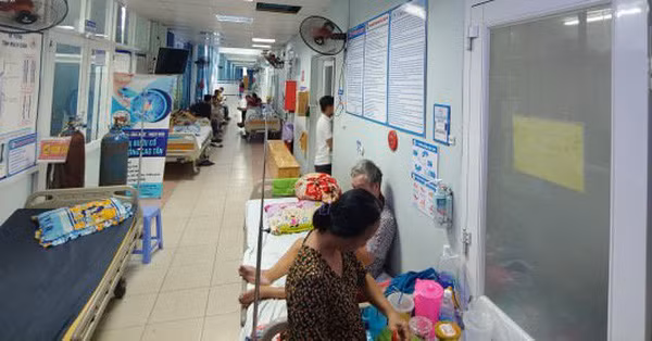 Thông tin về nguyên nhân dẫn đến tình trạng bị thương nặng của bé, gia đình cho biết, bé P. bị cha dùng dao đâm trọng thương như trên. Cụ thể, người cha có dấu hiệu ngáo đá, bị ảo giác nên nhìn con trai 9 tuổi của mình là… con chó rồi lấy dao đâm bé. 
