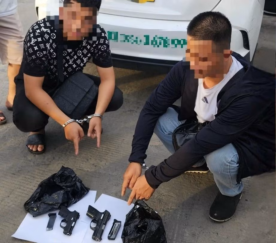 Bat nong 2 doi tuong tang tru vu khi quan dung trai phep