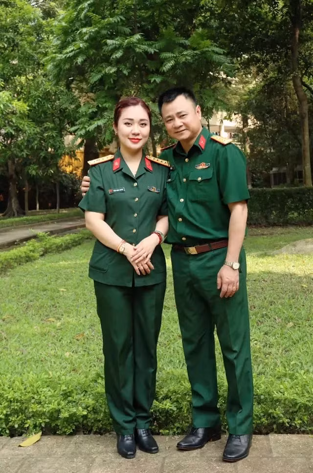 Nhan sắc vợ 2 của nam NSND, Đại tá Tự Long Nhan sac vo 2 cua nam NSND, Dai ta Tu Long