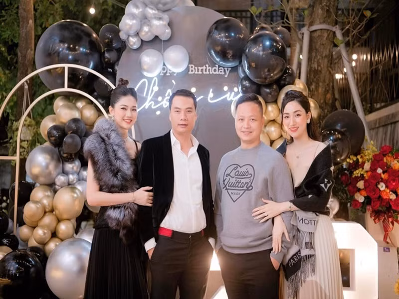 Hai chị em ruột đều lấy chồng doanh nhân và sống trong nhung lụa kể từ khi kết hôn. Ảnh: FB Trà My.