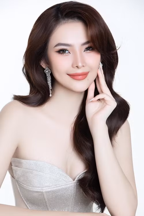 Sau Hoa hậu Việt Nam 2018, Triều Tiên ngày càng xinh đẹp, gợi cảm.