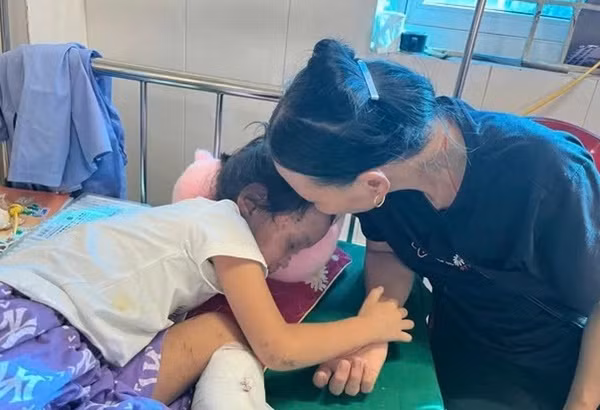 Tình cảnh đáng thương của bé gái mồ côi ở Làng Nủ - Hình 2 Tinh canh dang thuong cua be gai mo coi o Lang Nu-Hinh-2