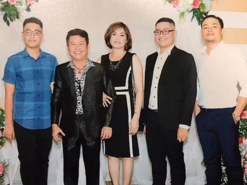 Nói về cách dạy con, Tấn Beo chia sẻ, anh rất nghiêm khắc khi các con có gì không đúng. Ảnh: FB Tấn Beo.
